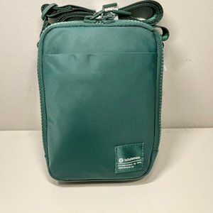 NWT Lululemon Easy Access Crossbody Bag 1.5L Storm Teal/White